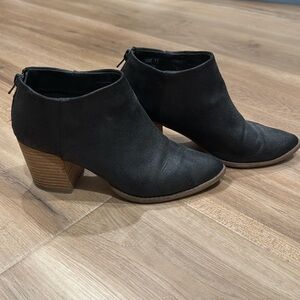 Report Black Ankle Boot Size 7.5